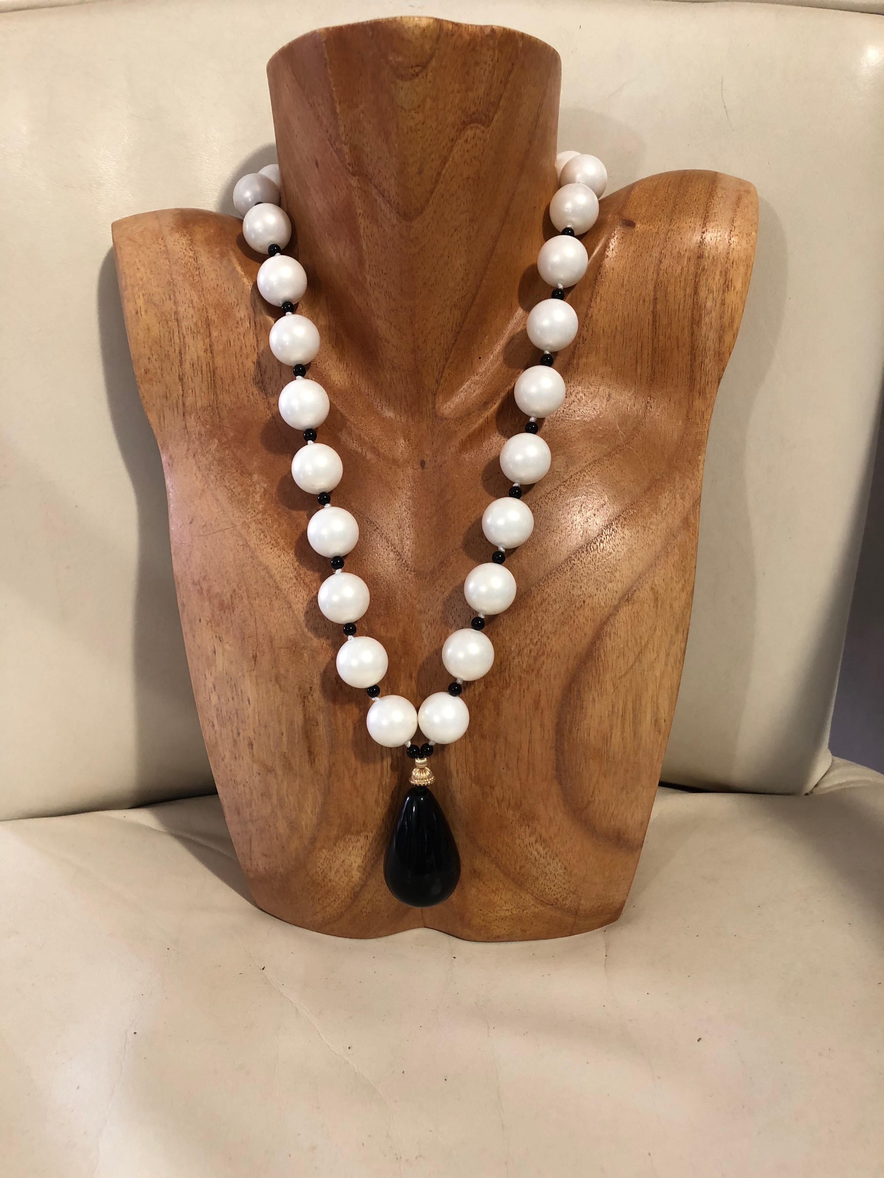 Faux Conch Pearl Necklace