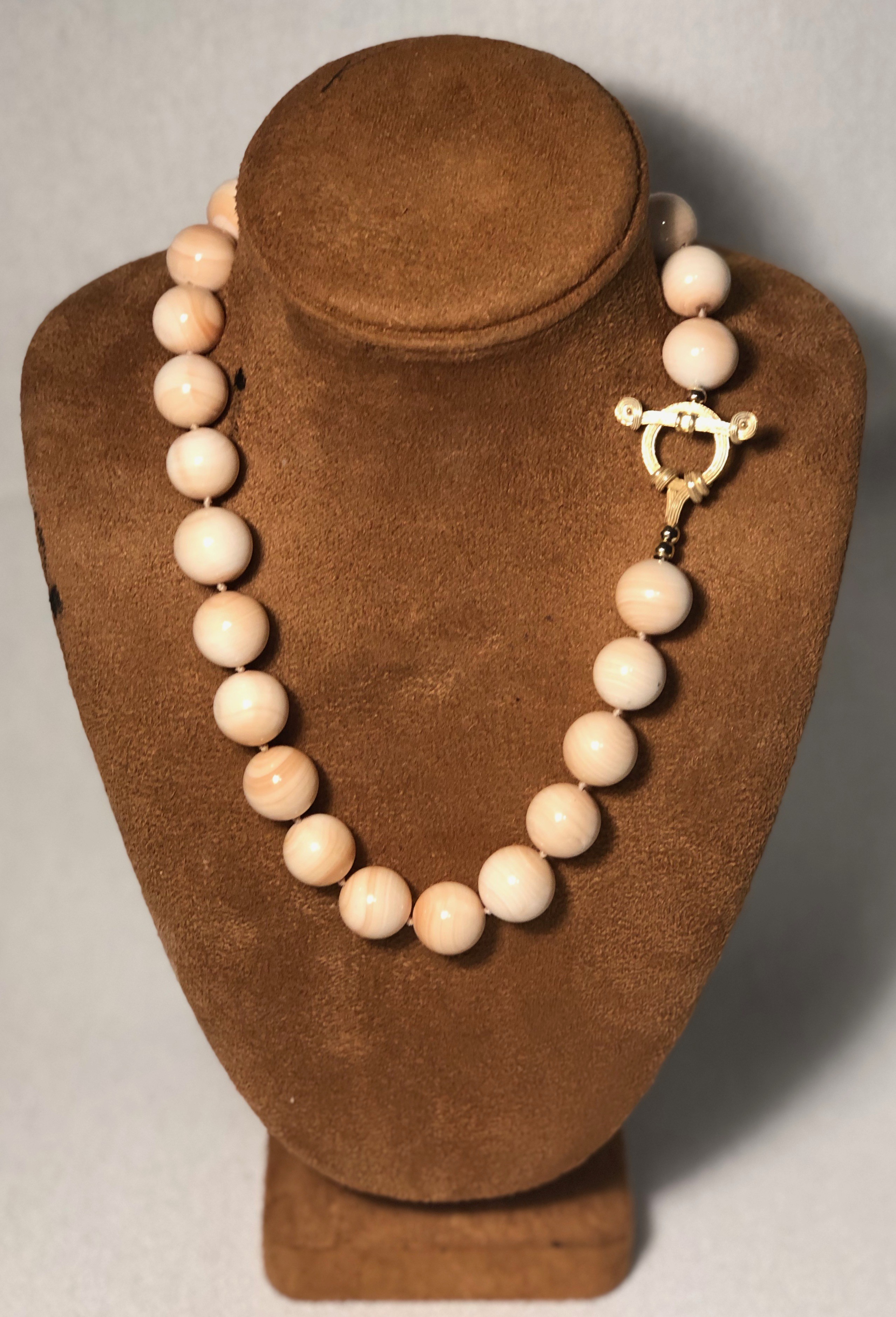 DM1819" Conch necklace